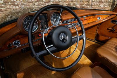 1969 Mercedes - Benz Mercedes Benz 280 SE Cabriolet &ldquo;Dunkeloliv or Dark Olive&rdquo;