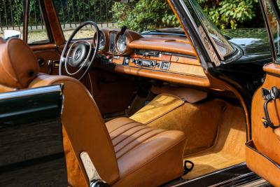 1969 Mercedes - Benz Mercedes Benz 280 SE Cabriolet &ldquo;Dunkeloliv or Dark Olive&rdquo;