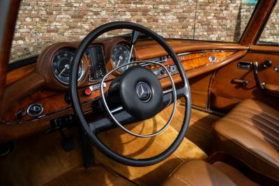 1969 Mercedes - Benz Mercedes Benz 280 SE Cabriolet &ldquo;Dunkeloliv or Dark Olive&rdquo;