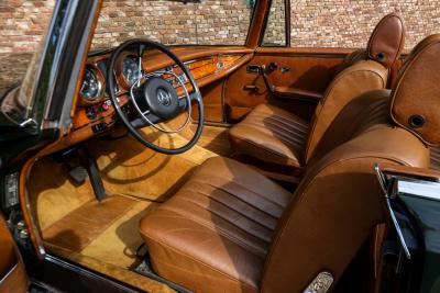 1969 Mercedes - Benz Mercedes Benz 280 SE Cabriolet &ldquo;Dunkeloliv or Dark Olive&rdquo;