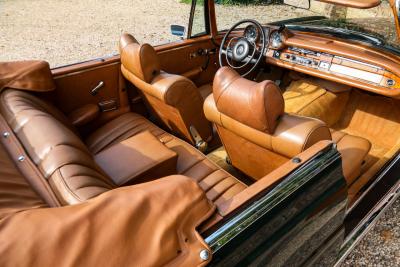 1969 Mercedes - Benz Mercedes Benz 280 SE Cabriolet &ldquo;Dunkeloliv or Dark Olive&rdquo;