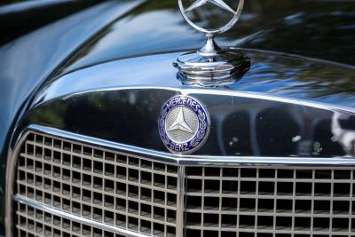 1969 Mercedes - Benz Mercedes Benz 280 SE Cabriolet &ldquo;Dunkeloliv or Dark Olive&rdquo;