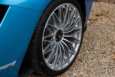 2018 Lamborghini Aventador S Roadster &ldquo;Blu Aegir over Bianco Polar&rdquo;