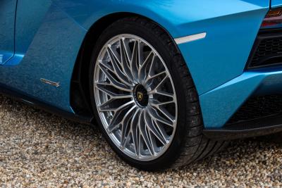 2018 Lamborghini Aventador S Roadster &ldquo;Blu Aegir over Bianco Polar&rdquo;