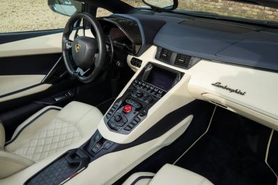 2018 Lamborghini Aventador S Roadster &ldquo;Blu Aegir over Bianco Polar&rdquo;