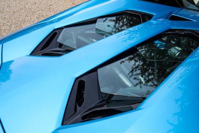2018 Lamborghini Aventador S Roadster &ldquo;Blu Aegir over Bianco Polar&rdquo;