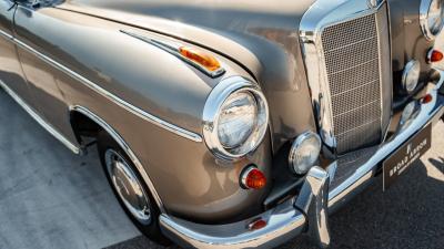 1960 Mercedes - Benz 220 SE Coup&eacute;