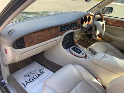 2000 Jaguar XJR