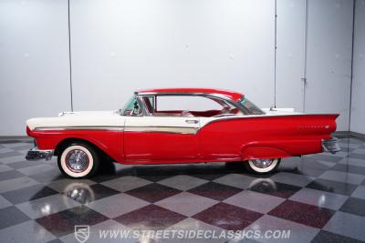 1957 Ford Fairlane 500 Club Victoria