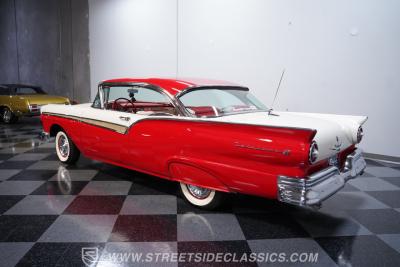 1957 Ford Fairlane 500 Club Victoria