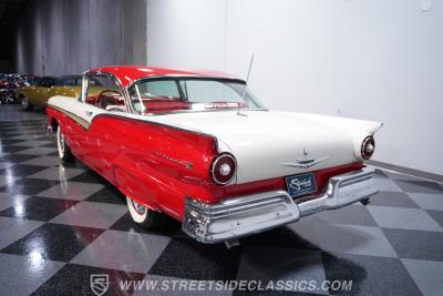 1957 Ford Fairlane 500 Club Victoria