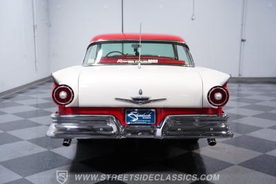 1957 Ford Fairlane 500 Club Victoria
