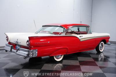 1957 Ford Fairlane 500 Club Victoria