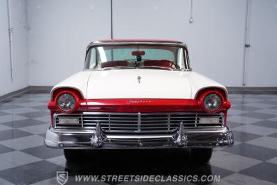 1957 Ford Fairlane 500 Club Victoria
