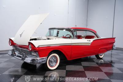 1957 Ford Fairlane 500 Club Victoria