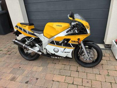 1992 Yamaha FZR400RR 3TJ1