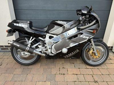 1998 Yamaha FZR400