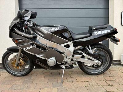 1998 Yamaha FZR400