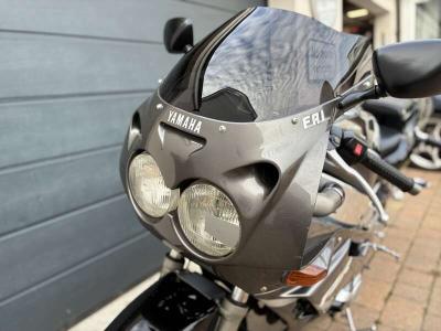 1998 Yamaha FZR400