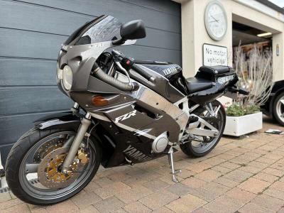 1998 Yamaha FZR400