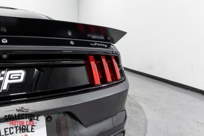 2016 Ford Mustang Petty&rsquo;s Garage King Edition #008