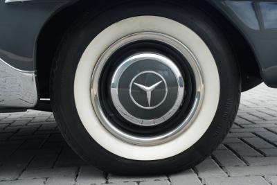 1961 Mercedes - Benz 190SL