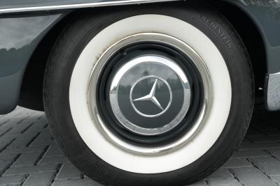 1961 Mercedes - Benz 190SL