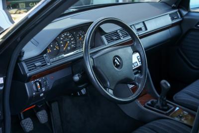 1992 Mercedes - Benz Mercedes Benz 200 E W124 &ldquo;36.000 km with one owner&rdquo; NEW ORIGINAL CONDITION