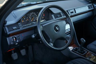 1992 Mercedes - Benz Mercedes Benz 200 E W124 &ldquo;36.000 km with one owner&rdquo; NEW ORIGINAL CONDITION