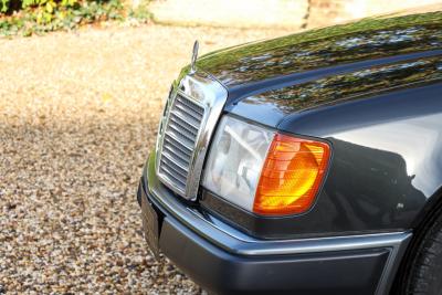 1992 Mercedes - Benz Mercedes Benz 200 E W124 &ldquo;36.000 km with one owner&rdquo; NEW ORIGINAL CONDITION