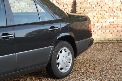 1992 Mercedes - Benz Mercedes Benz 200 E W124 &ldquo;36.000 km with one owner&rdquo; NEW ORIGINAL CONDITION