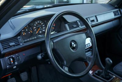 1992 Mercedes - Benz Mercedes Benz 200 E W124 &ldquo;36.000 km with one owner&rdquo; NEW ORIGINAL CONDITION