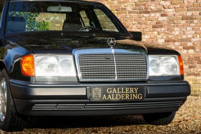 1992 Mercedes - Benz Mercedes Benz 200 E W124 &ldquo;36.000 km with one owner&rdquo; NEW ORIGINAL CONDITION