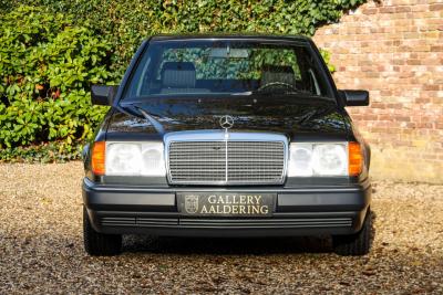 1992 Mercedes - Benz Mercedes Benz 200 E W124 &ldquo;36.000 km with one owner&rdquo; NEW ORIGINAL CONDITION