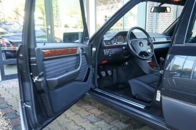 1992 Mercedes - Benz Mercedes Benz 200 E W124 &ldquo;36.000 km with one owner&rdquo; NEW ORIGINAL CONDITION