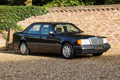1992 Mercedes - Benz Mercedes Benz 200 E W124 &ldquo;36.000 km with one owner&rdquo; NEW ORIGINAL CONDITION