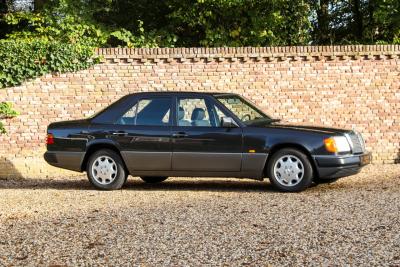 1992 Mercedes - Benz Mercedes Benz 200 E W124 &ldquo;36.000 km with one owner&rdquo; NEW ORIGINAL CONDITION