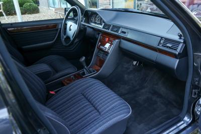 1992 Mercedes - Benz Mercedes Benz 200 E W124 &ldquo;36.000 km with one owner&rdquo; NEW ORIGINAL CONDITION
