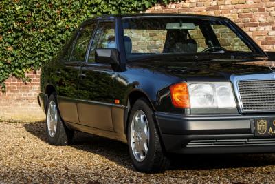1992 Mercedes - Benz Mercedes Benz 200 E W124 &ldquo;36.000 km with one owner&rdquo; NEW ORIGINAL CONDITION