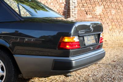 1992 Mercedes - Benz Mercedes Benz 200 E W124 &ldquo;36.000 km with one owner&rdquo; NEW ORIGINAL CONDITION
