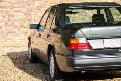 1992 Mercedes - Benz Mercedes Benz 200 E W124 &ldquo;36.000 km with one owner&rdquo; NEW ORIGINAL CONDITION