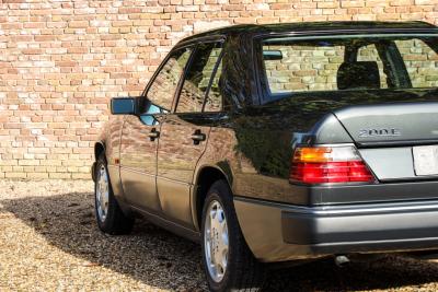 1992 Mercedes - Benz Mercedes Benz 200 E W124 &ldquo;36.000 km with one owner&rdquo; NEW ORIGINAL CONDITION