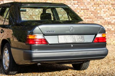 1992 Mercedes - Benz Mercedes Benz 200 E W124 &ldquo;36.000 km with one owner&rdquo; NEW ORIGINAL CONDITION