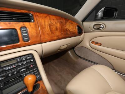 2000 Jaguar XK-Series