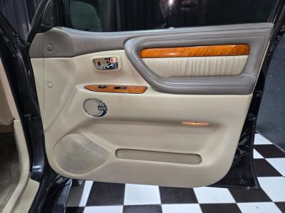 2004 Lexus LX 470