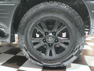 2004 Lexus LX 470