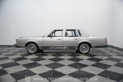 1988 Lincoln Town Car Signature Series