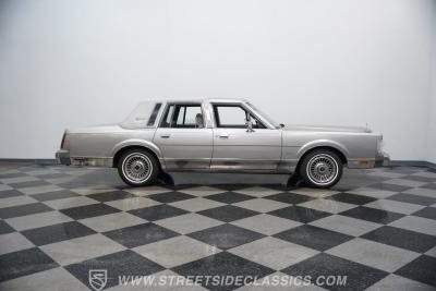 1988 Lincoln Town Car Signature Series