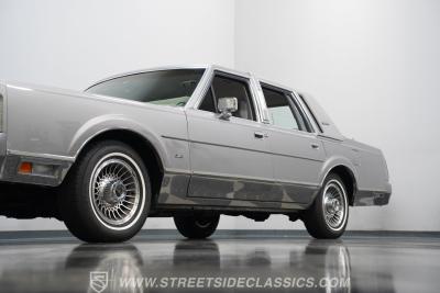 1988 Lincoln Town Car Signature Series