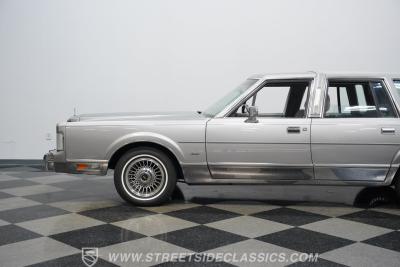 1988 Lincoln Town Car Signature Series